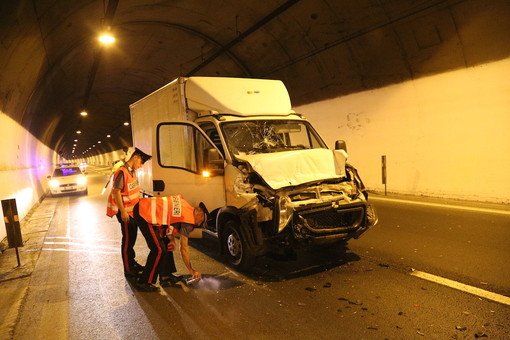 Taggia: tamponamento tra due furgoni questa mattina sull'Aurelia Bis, lievemente feriti i due conducenti