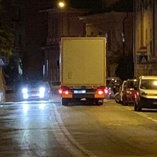 Imperia, tir contromano in viale Matteotti, la testimonianza di un automobilista: &quot;Ho rischiato di morire in un frontale&quot;