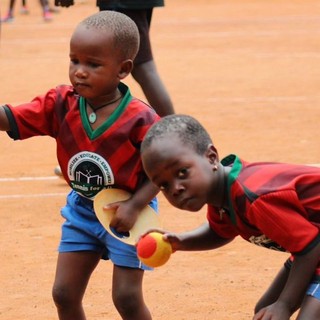 Piatti Tennis Center “for all”: spedisce materiale in Uganda e accoglie a Bordighera un maestro del Ruanda (foto)