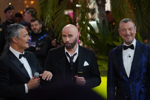 Polemica John Travolta a Sanremo 2024, Amadeus: &quot;Nessun tranello, sapeva tutto&quot;