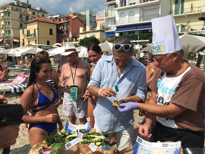 ‘Tipici da spiaggia'' : l’assessore regionale Mai a caccia di like per le eccellenze enogastronomiche del Ponente