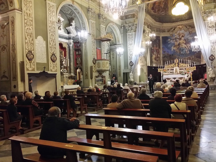 Sanremo: truffe ai danni degli anziani, come difendersi. Grande partecipazione per l'incontro con il maresciallo Rivano