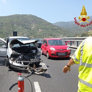 Tamponamento in A10 sul viadotto di Latte: almeno due feriti e coda di 3 kilometri (foto)