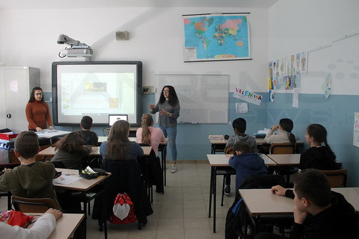 Gli studenti dell’Istituto Fermi ‘Turismo’ presentano l’arte e la storia della città di Ventimiglia ai ragazzi delle medie