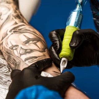 CNA dichiara guerra ai tatuatori: &quot;No all'abusivismo del tattoo&quot;, scatta la  nuova edizione del corso igienico-sanitario