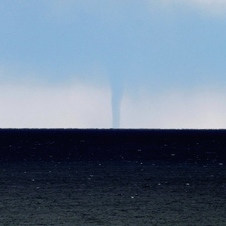 Sanremo: le foto di un lettore della tromba d'aria di questa mattina sulla costa al largo