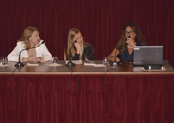 Sanremo: teatro gremito al Casinò per la presentazione del libro di Raffaella Ranise