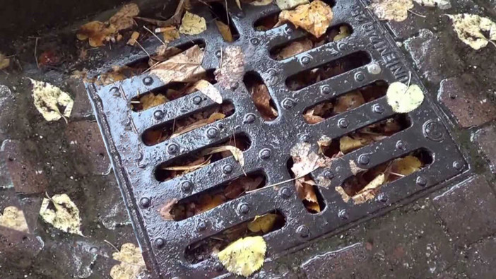 Bordighera: interventi di pulizia di tombini e caditoie in via Aurelia lato monte fino alla rotonda di via Pasteur