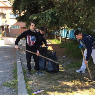 Con la cura delle piante nel giardino della scuola, Teoria e Pratica nel progetto di giardinaggio all'Istituto Polo di Ventimiglia