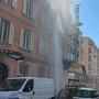 Sanremo: si rompe una tubatura in Corso Matuzia. Acqua fino al quarto piano di un palazzo (Foto)