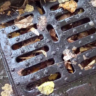 Bordighera: interventi di pulizia di tombini e caditoie in via Aurelia lato monte fino alla rotonda di via Pasteur