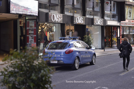 Sanremo: sventato ennesimo tentativo di furto all'interno dell'OVS, minorenni sorprese a rubare dei trucchi