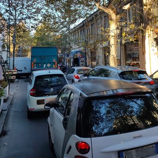 Sanremo, anche oggi lunghe code in centro per i tamponi drive trough (foto)