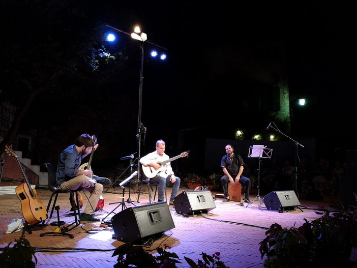 A San Bartolomeo al Mare, Musica nei Castelli di Liguria: ieri sera il Trio Meridies, domani Quartetto K