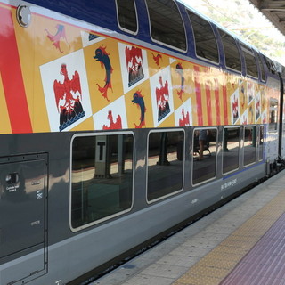 Mentone, migrante folgorato sul tetto di un treno: è la prima vittima del 2023