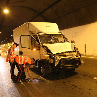 Taggia: tamponamento tra due furgoni questa mattina sull'Aurelia Bis, lievemente feriti i due conducenti