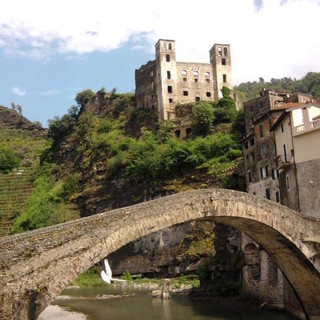 Dolceacqua: &quot;Caruggi in fiore&quot; ecco il regolamento del concorso floreale