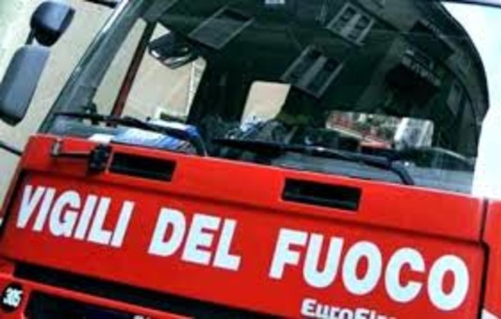 Due incendi a Ventimiglia e Pieve di Teco ed un incidente sull'autostrada: serie di interventi dei Vigili del Fuoco in provincia