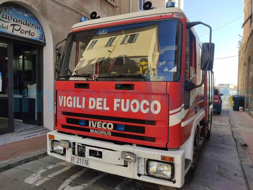 Imperia: principio di incendio su un'auto sul Capo Berta, intervento dei Vigili del Fuoco e nessun ferito