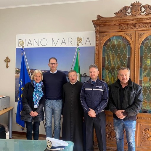 A Diano Marina la visita di cortesia di don Luca Perracchini al nuovo comandante della locale