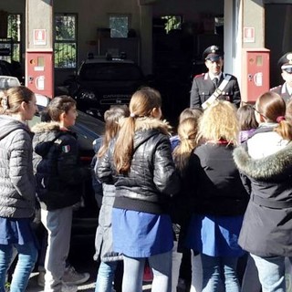 'Cultura della legalità', gli alunni della Scuola ‘Asquasciati’ in visita alla caserma dei Carabinieri di Sanremo