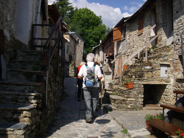 Domenica 16 giugno, Attraverso le Alpi Liguri con l'escursione tra i borghi della Val Tanarello