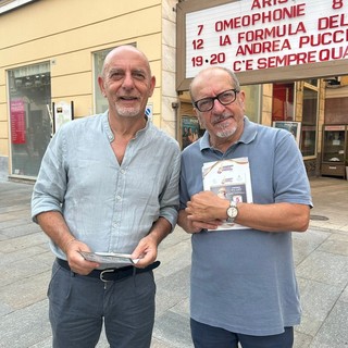 A Sanremo è arrivato Dario Vergassola, eccolo in via Matteotti a distribuire i volantini per lo spettacolo di domani (Foto e video)