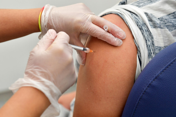 Al via la campagna vaccinale contro l’influenza. Prenotazioni attraverso il Cup, il portale ‘Prenoto vaccino’, le farmacie, i medici e i pediatri