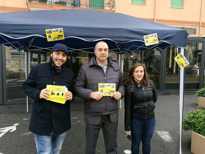 Vallecrosia: iniziato questa mattina sul solettone il volantinaggio dell'opposizione contro l'Amministrazione comunale (Video)