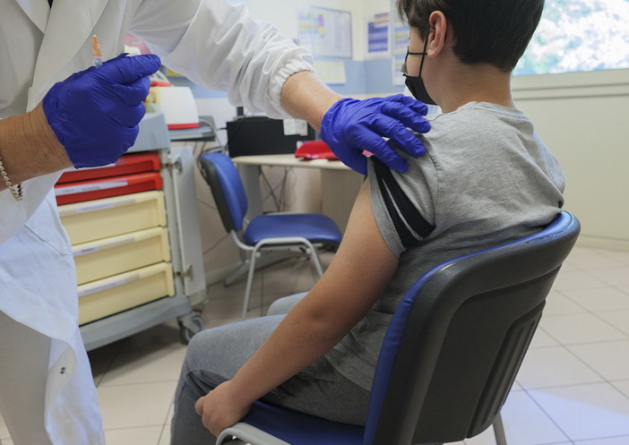 Vaccini anti covid ai bambini: secondo appuntamento con gli esperti dell’ospedale Gaslini e i pediatri per rispondere alle domande dei genitori