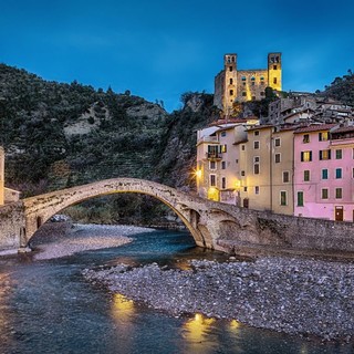 A Dolceacqua la mostra personale di Elena Copetti, un omaggio al borgo medioevale