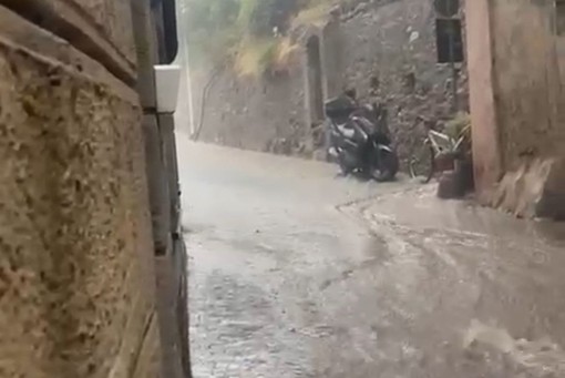 Maltempo in Riviera di Ponente, allagata via Lercari a Taggia (Video)