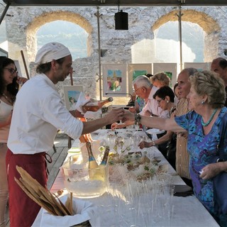 È stata inaugurata ieri al Castello di Dolceacqua la mostra ‘Sotto l’immenso cielo…la Riviera’ dell’artista Viviana Trentin.