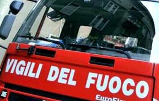 Due incendi a Ventimiglia e Pieve di Teco ed un incidente sull'autostrada: serie di interventi dei Vigili del Fuoco in provincia