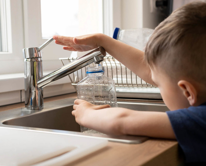 Depuratore d'acqua domestico: i vantaggi di averne uno