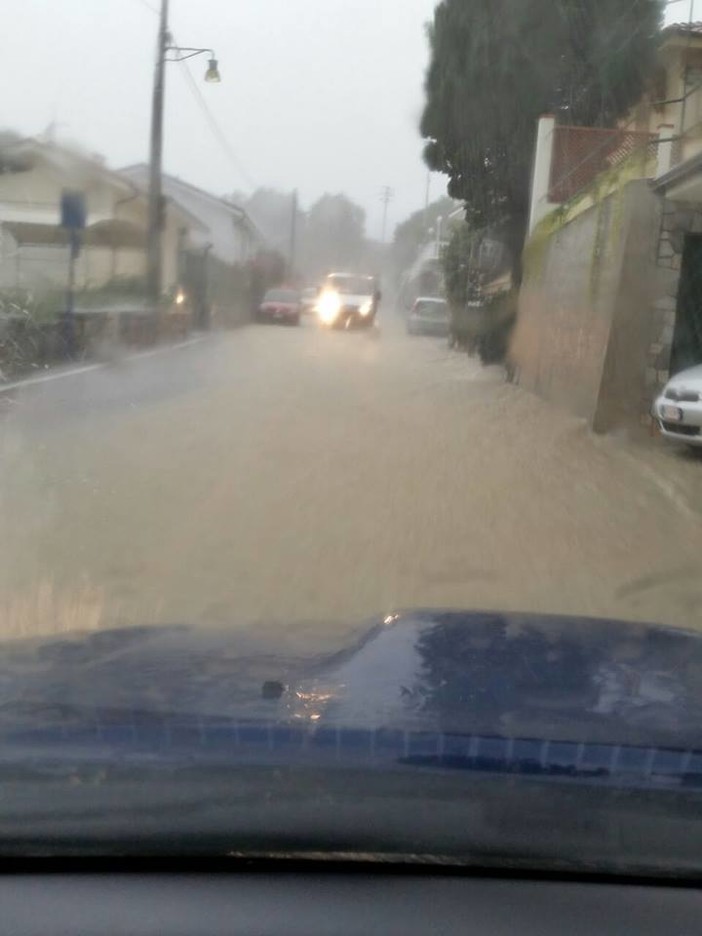 Sanremo: l'impressionante video di un lettore, via D'Annunzio è un fiume