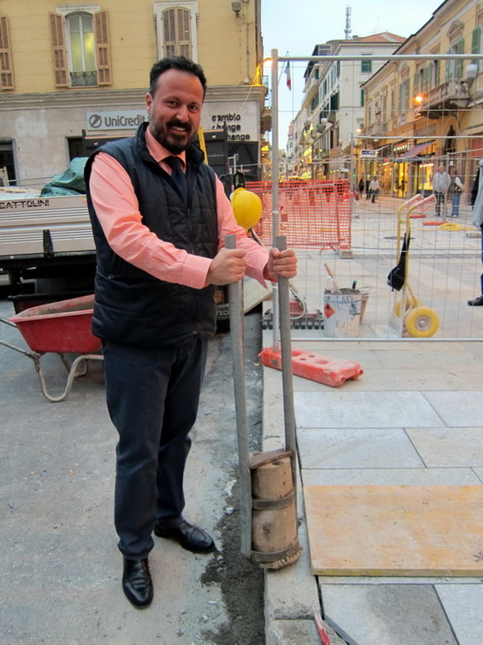 Sanremo: posata l'ultima pietra dei lavori di pavimentazione del secondo tratto di via Matteotti