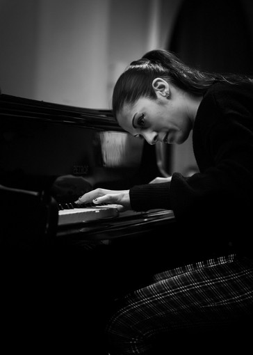 Sanremo: concerto della pianista e compositrice ligure  Veronica Rudian a Villa Ormond