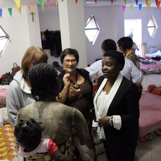 Ventimiglia: Cécile Kyenge a colloquio con le donne ospiti del centro di accoglienza della parrocchia di San Rocco