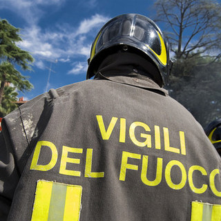 Ventimiglia, baracca in fiamme in località Peidaigo: vigili del fuoco in azione
