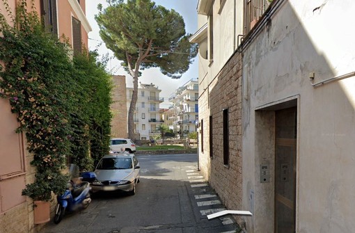 Taggia: chiuso al traffico veicolare tratto di strada in via della Cornice, lato via Blengino, per pino pericolante