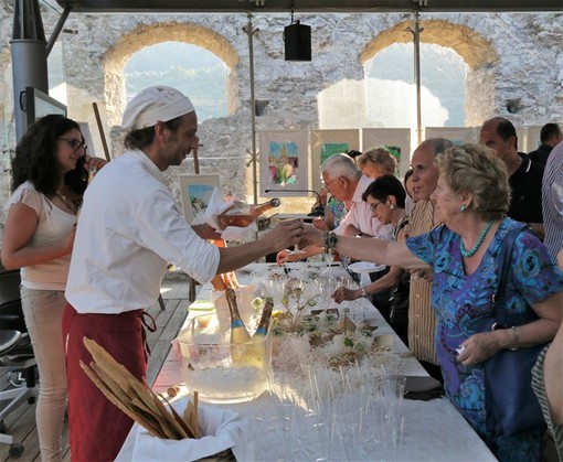 È stata inaugurata ieri al Castello di Dolceacqua la mostra ‘Sotto l’immenso cielo…la Riviera’ dell’artista Viviana Trentin.