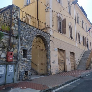 Imperia: il comune rimette in vendita l'ex asilo di via Nicolò Berio, l'acquirente dovrà demolirlo e costruire un immobile in un'altra zona della città