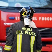 Ventimiglia, incendio di sterpaglie in corso Limone Piemonte: vigili del fuoco in azione