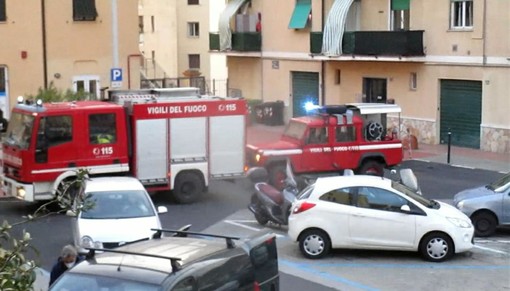 Imperia: due bambini intrappolati in un ascensore di piazza Mameli, sul posto i vigili del fuoco (foto e video)