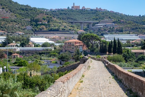 Taggia: frana nella zona di Villa Curlo, strada di regione 'Ponte' chiusa precauzionalmente al traffico