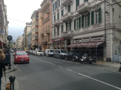 Sanremo: via Roma a senso unico, i commercianti non ci stanno “Non darebbe alcun sollievo al traffico, anzi”