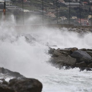 Liguria, allerta vento: raffiche fino a 100 km/h e mare mosso