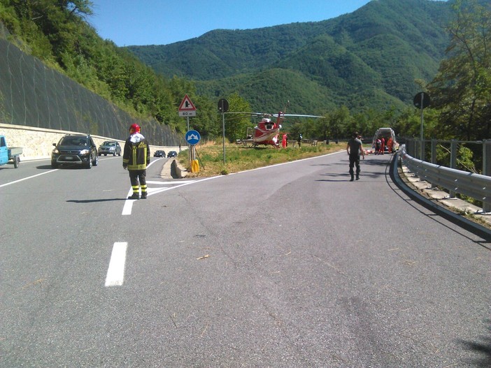 Acquetico: grave incidente sulla SS28 dopo il paese, 48enne in moto di Ospedaletti si scontra con un camper (FOTO e VIDEO)