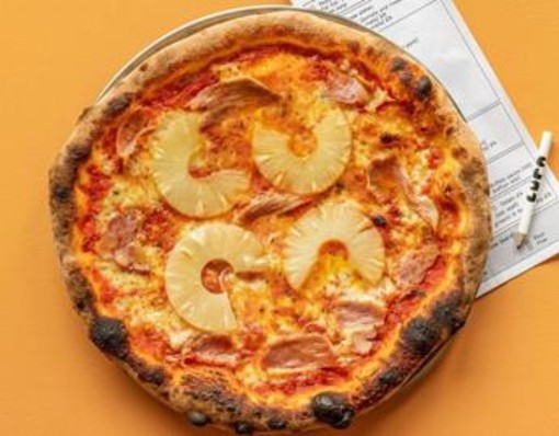 Pizza all'ananas a 118 euro, si riaccende il dibattito: provocazione o lusso gastronomico?